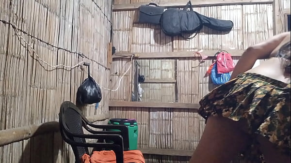 HIJASTRO MANOSEA A SU INOCENTE MADRASTRA PARA CONVENCERLA DE TENER SEXO CUANDO LA CASA ESTA SOLA. primer episodio