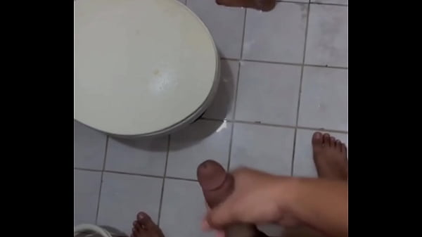 KINANTOT KO JOWA NG KAPATID KO SA BANYO