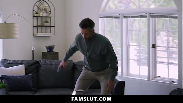 Petite Little Stepdaughter Starts Sucking Her Stepdad’s Cock While He’s on Phone – Famslut